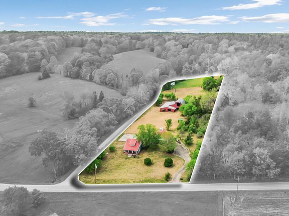 3rd image of 2193 Hughes Rd