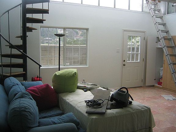 Downstair 500sqft studio with bath