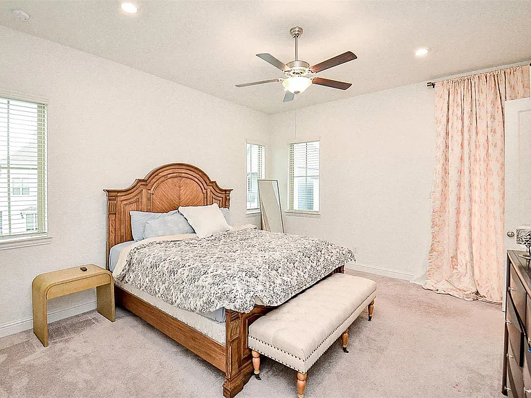 11021 Mikula Dr — Photo 24