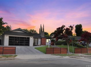 23946 Calvert St, Woodland Hills, CA 91367