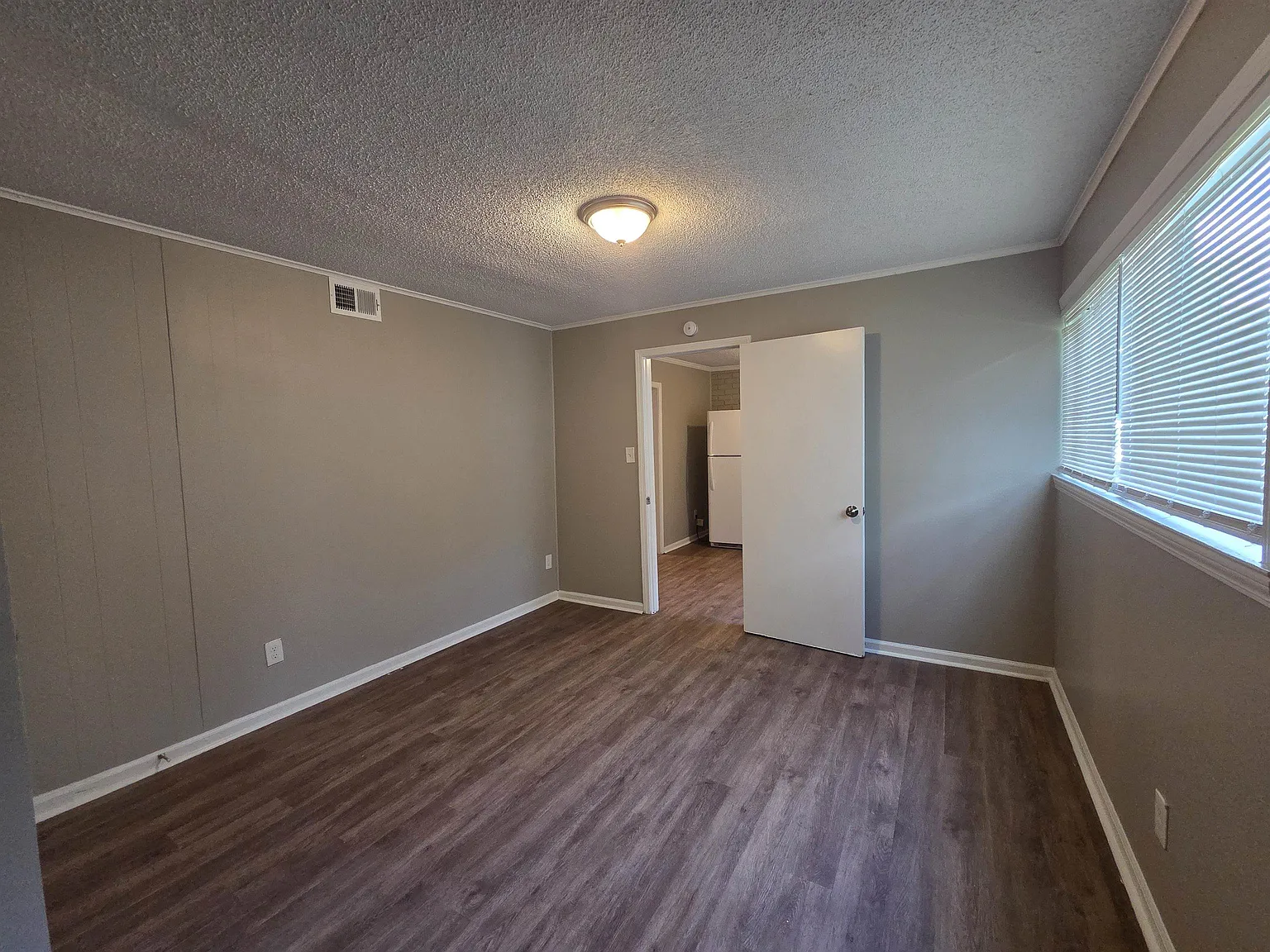 4 bed, 2.0 bath, 1464 sqft, $1,595 — Photo 4