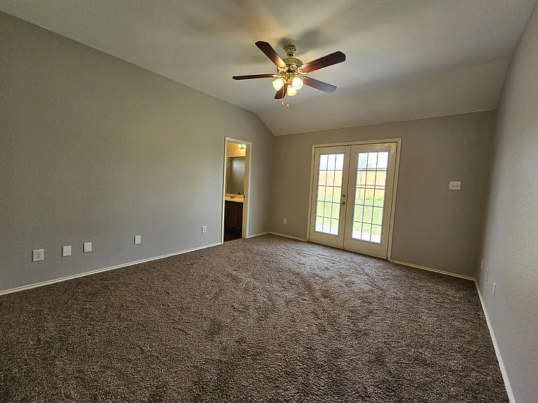 3200 Hoover Dr — Photo 10
