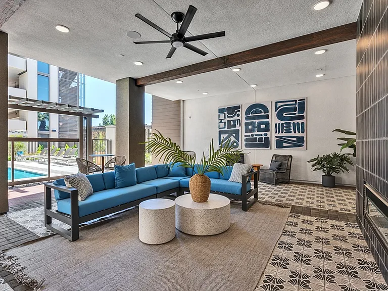 Downtown Ontario Luxury Apartments — Photo 73