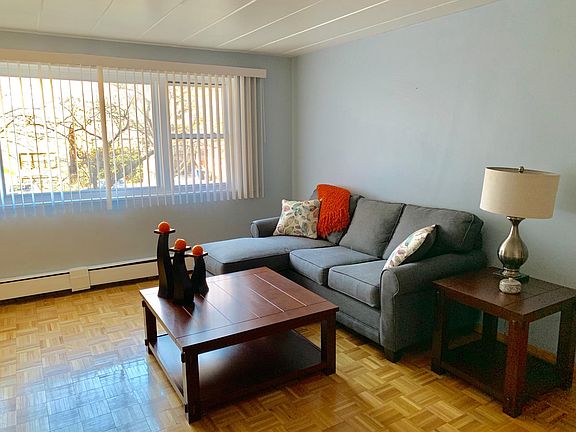 2nd image of 6161 N Hoyne Ave APT 210