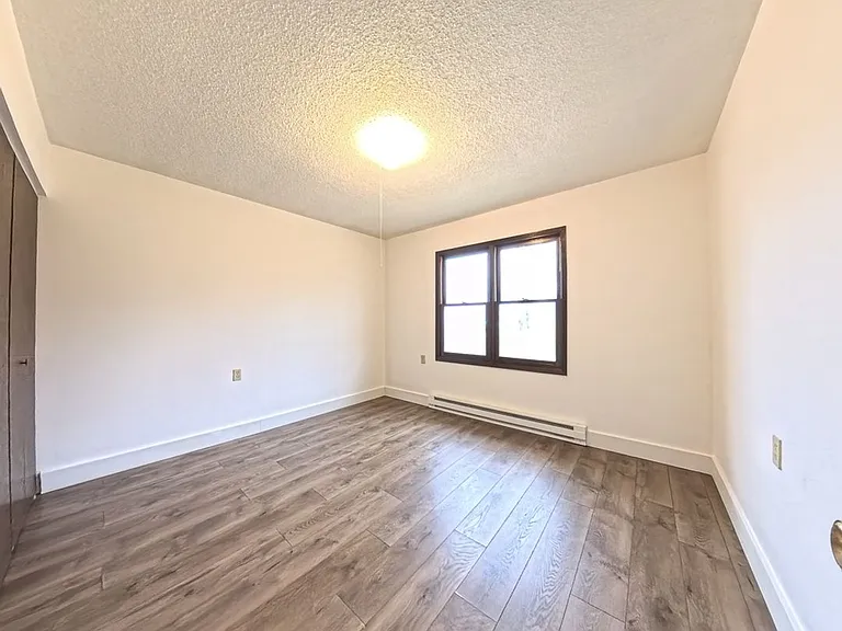 505 Barclay St — Photo 6