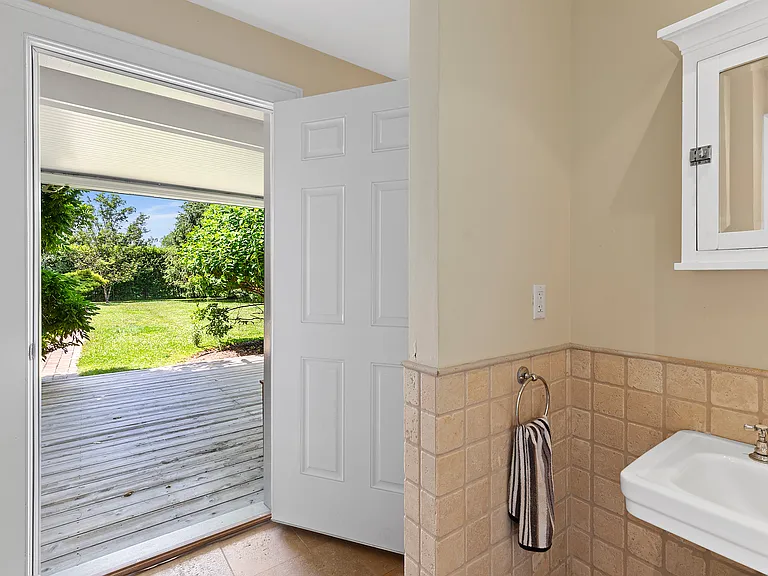 340 Hedges Ln — Photo 23
