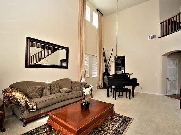 5th image of 263 Stillwater Dr