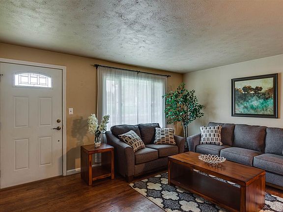 4th image of 2621 W Francis Ave