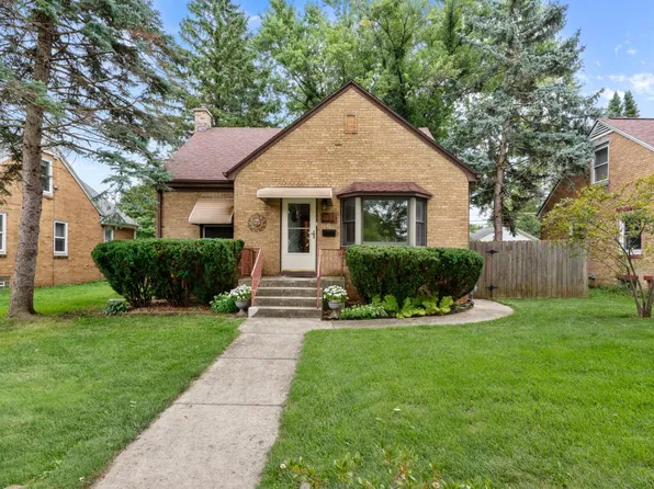 905 South Grand AVENUE, Waukesha, WI 53186