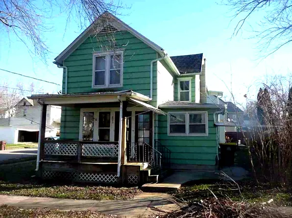 803 S Walnut Ave, Freeport, IL 61032