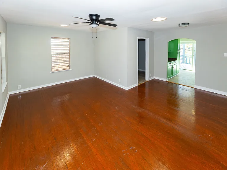 405 Beverly Dr — Photo 2