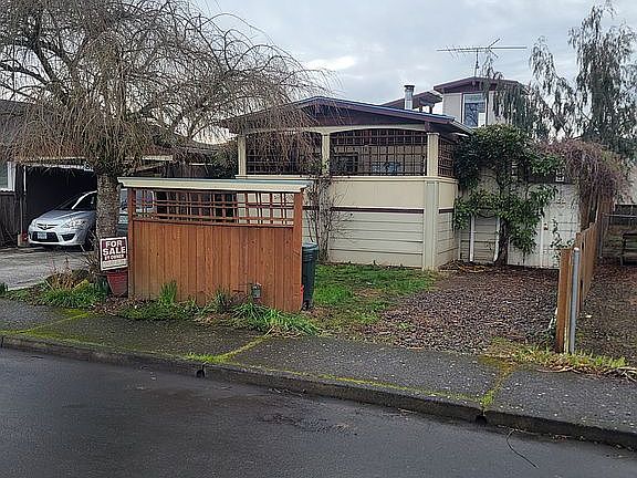 2nd image of 800 N Sunrise Dr