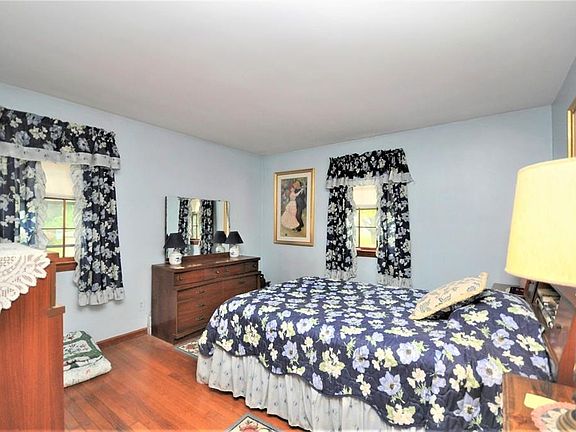 5th image of 546 Crescent St