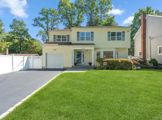 2 Brush Pl, Huntington, NY 11743