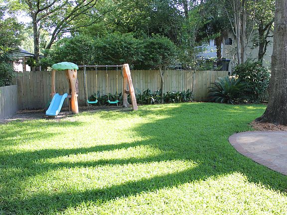 5th image of 2117 Country Manor Dr