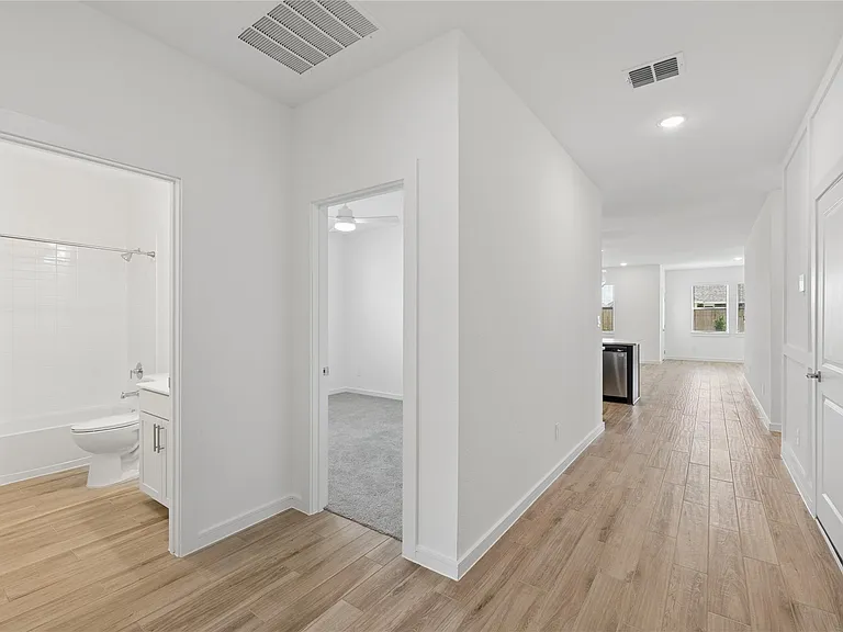 556 Day Station Dr — Photo 3