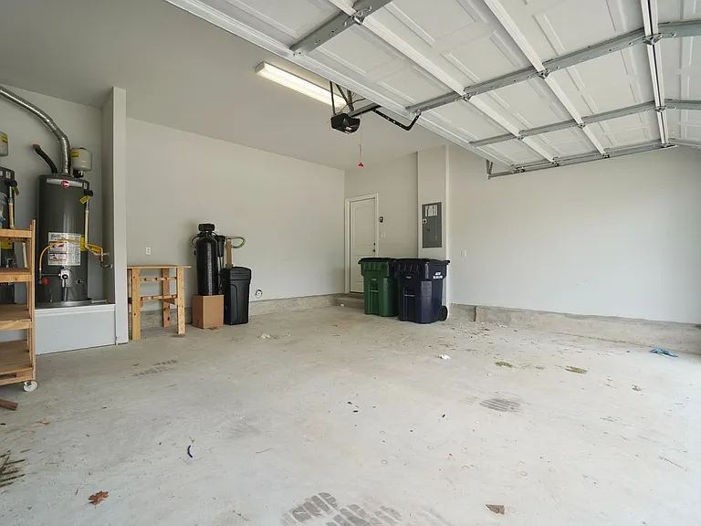 2513 Danbury Ln — Photo 32