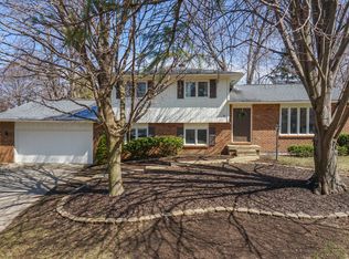 9 Kenfield Cir, Bloomington, IL 61704