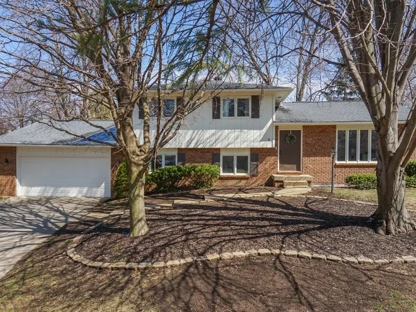 9 Kenfield Cir, Bloomington, IL 61704