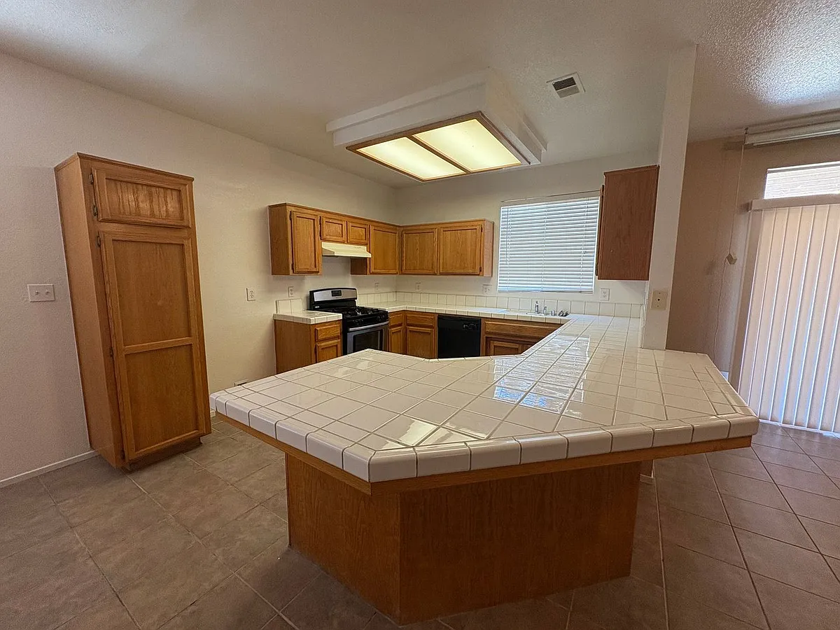 Building Photo - 10620 Petalo Dr