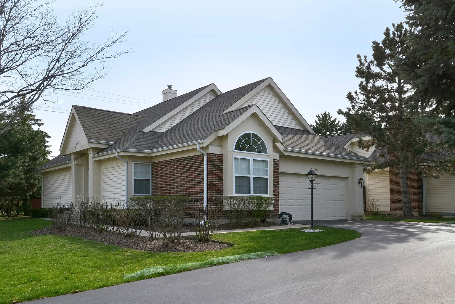 1908 N Evergreen Ave #102 photo 1