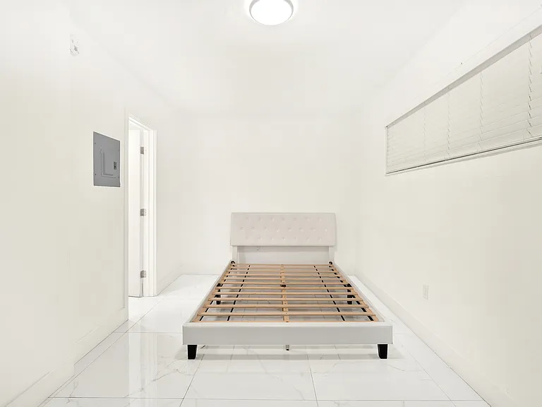 4 Sidonia Ave — Photo 7