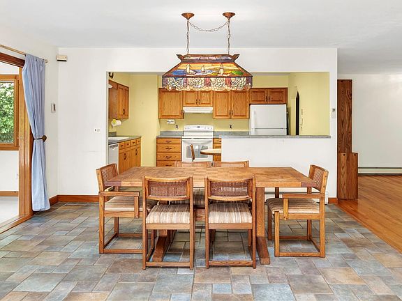 5th image of 250 Paradise Point Road