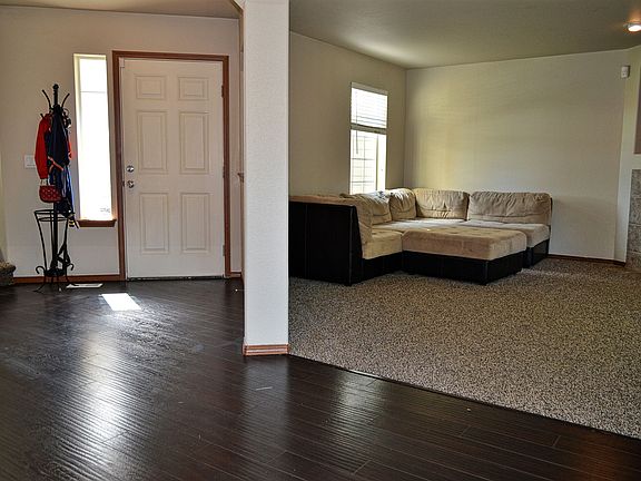 3rd image of 1021 E 70th St