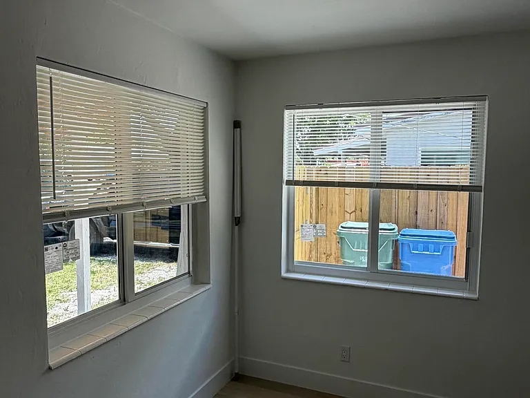 411B NE 57th Ct — Photo 17