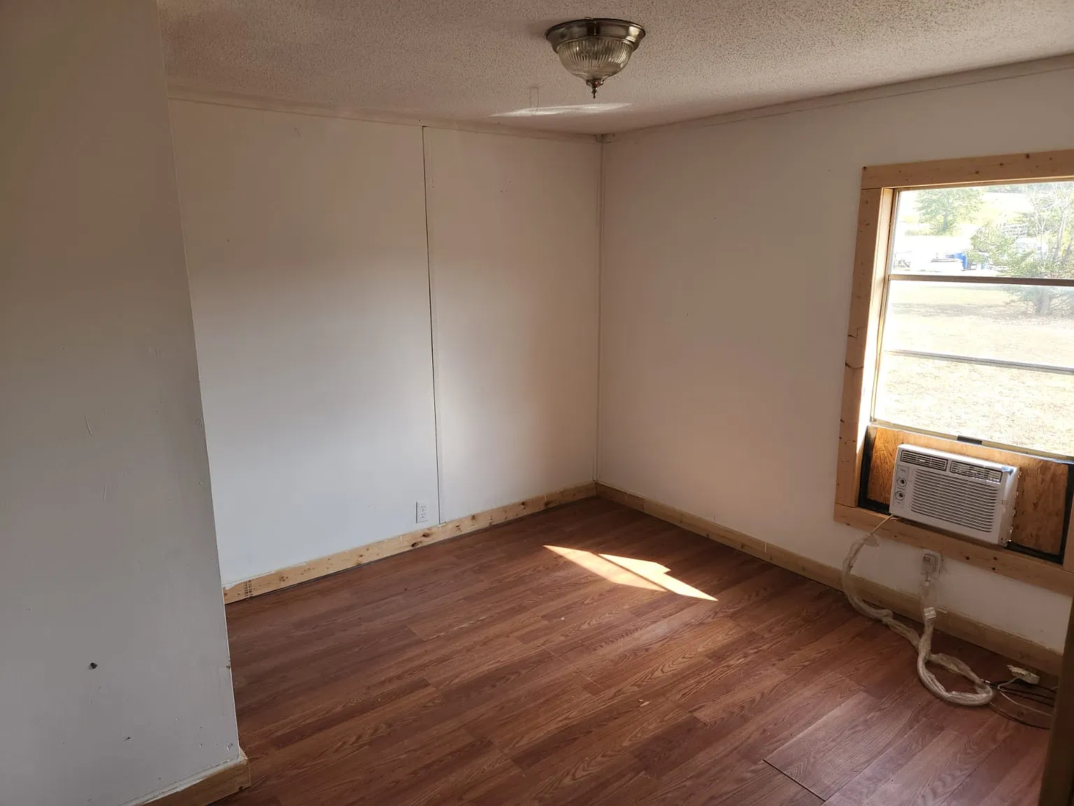 3 bed, 1000 sqft, $1,000 — Photo 3