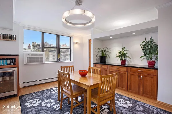 Sold by Sotheby's International Realty | media 3