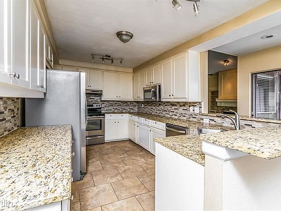 4th image of 1025 Oxfordshire Dr