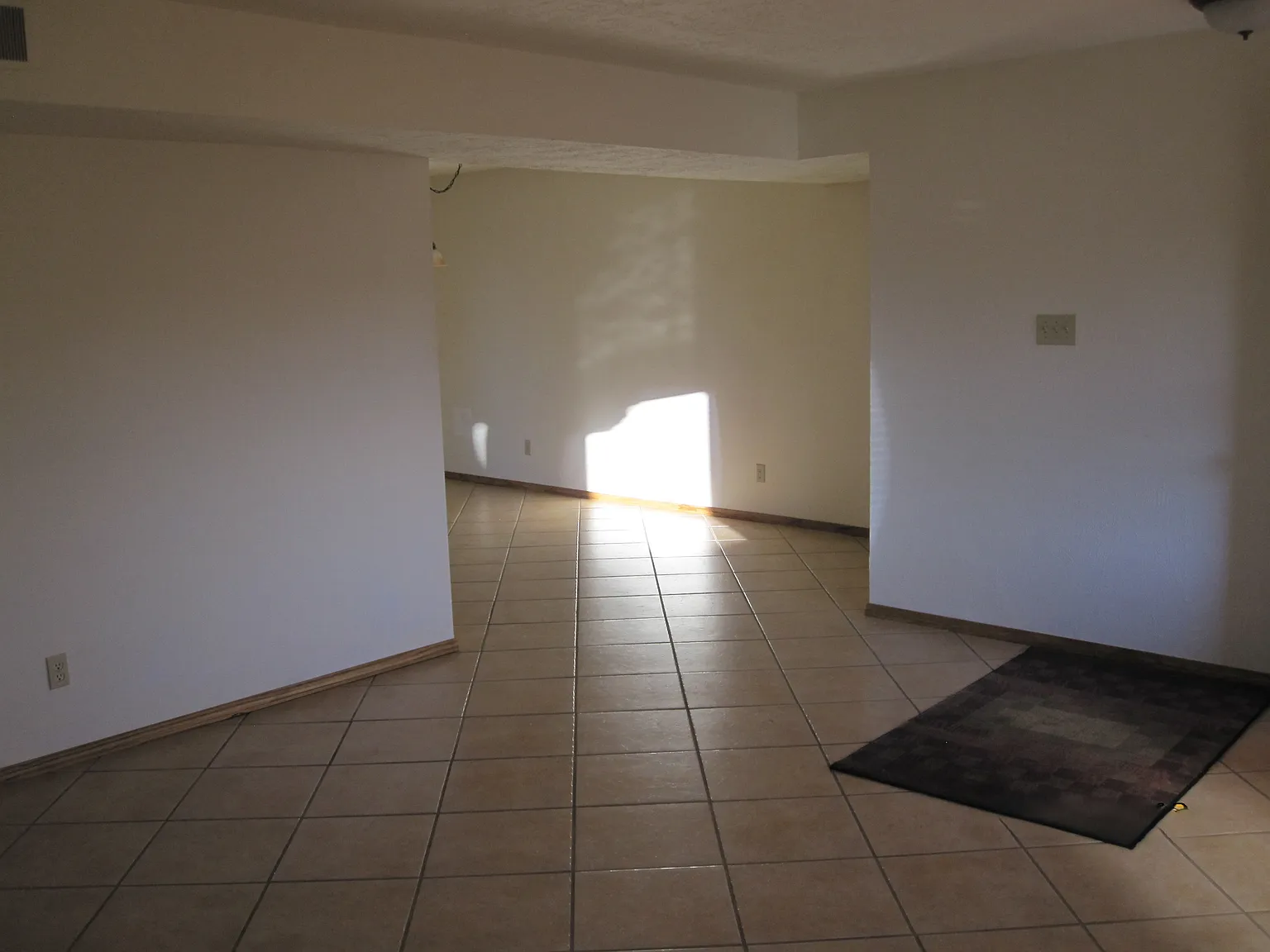 3 bed, 1300 sqft, $2,450 — Photo 4