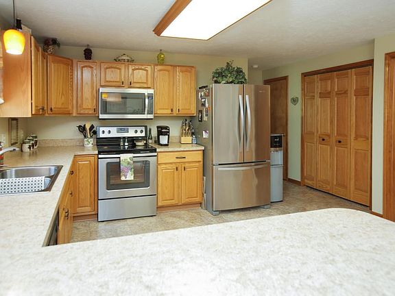 21221 12 mile road-105