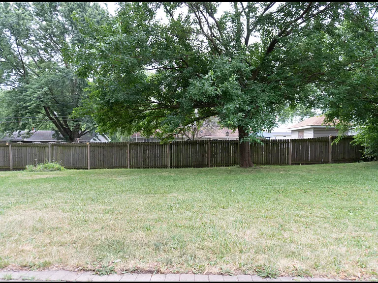 19117 Jacquie Ave — Photo 19