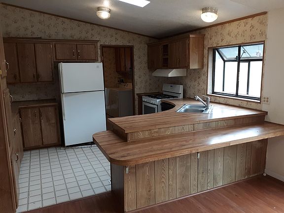 3rd image of 7999 Wards Ave