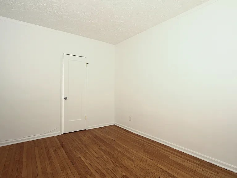 8241 S Ellis — Photo 12