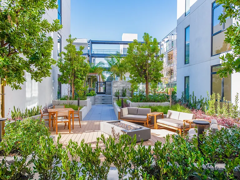 Respara Brentwood — Photo 13