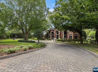 550 Summit St, Englewood Cliffs, NJ 07632