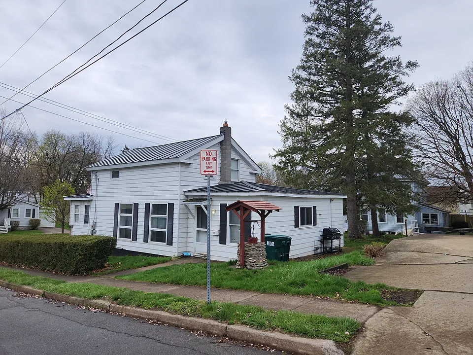 123 W Mohawk St