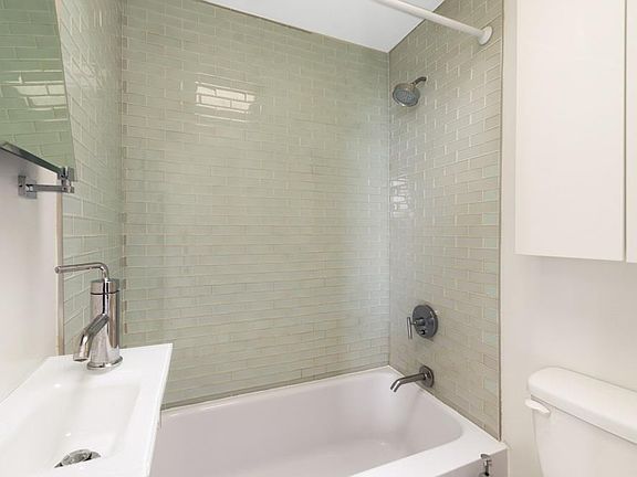 5th image of 253 Van Brunt St #6