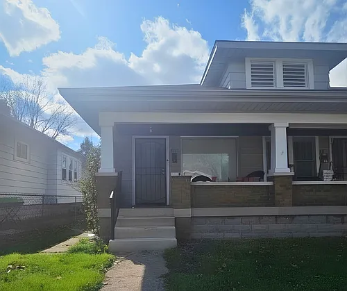 810 N Bradley Ave Photo 1