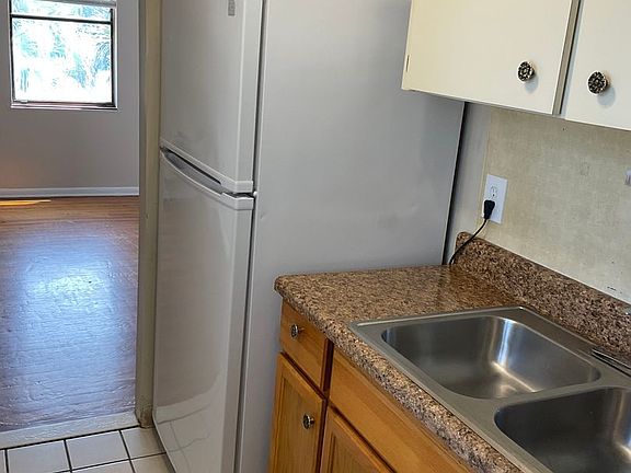 4th image of 321 W Ianthe St #3