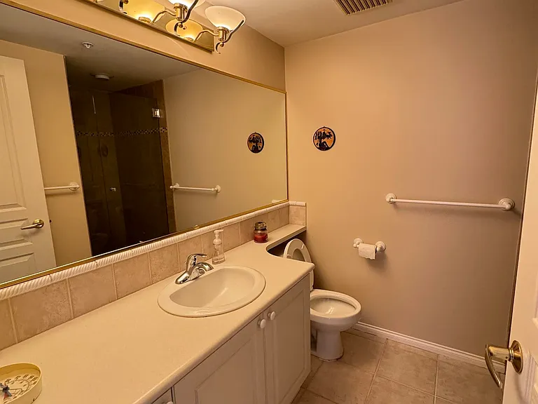 5615 Hampton Pl #402 — Photo 15