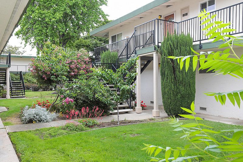 1st image of 14225 Lora Dr APT 4