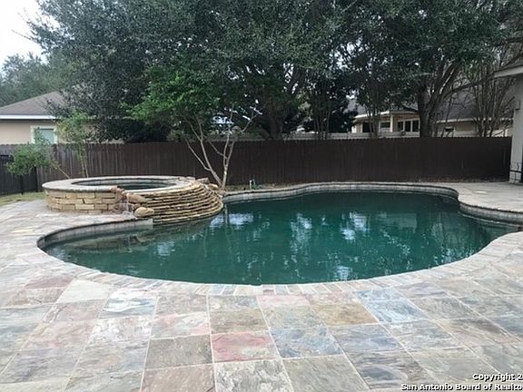 2nd image of 1714 Parkview Dr