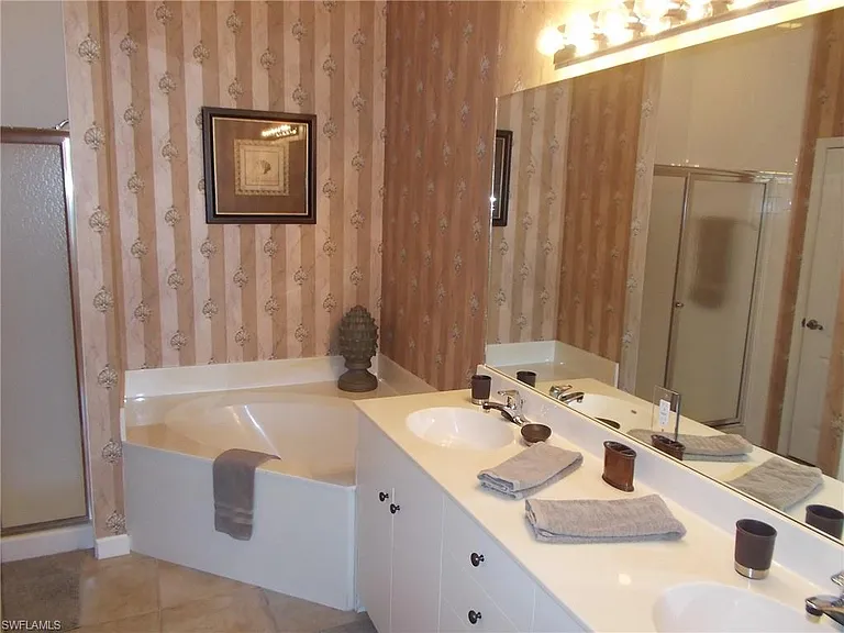 2444 Ravenna Blvd #202 — Photo 8