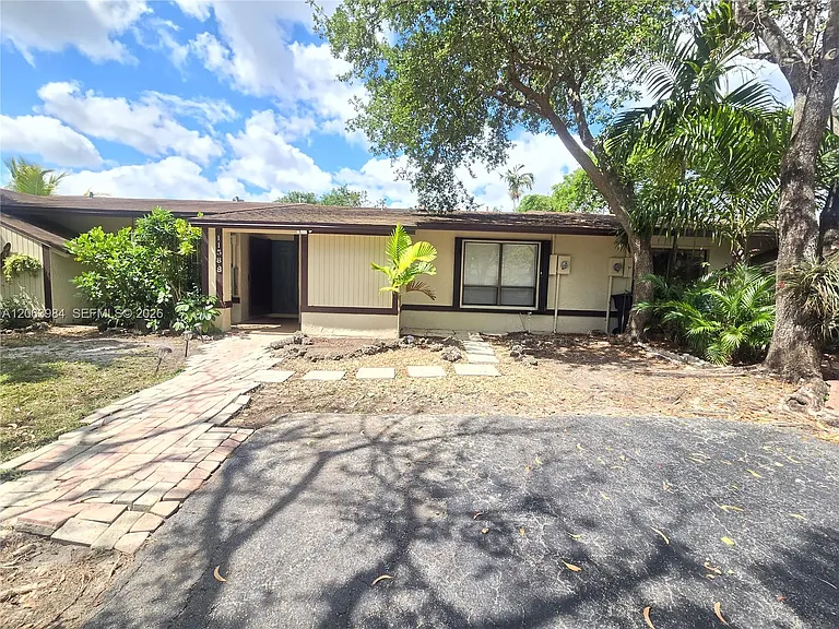 11588 SW 112th Ave — Photo 2
