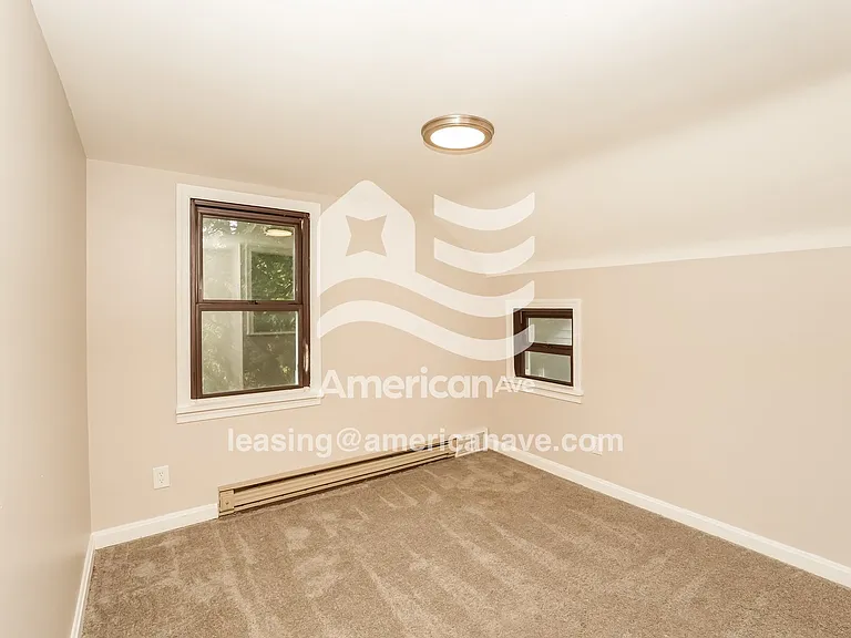 1323675_011_bedroom_12.jpg