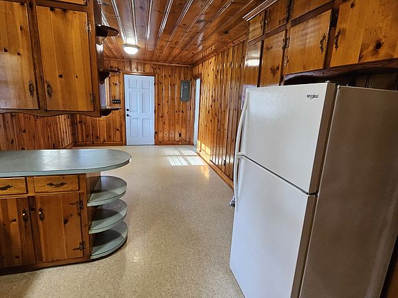 2nd image of 207 Hooks Ave
